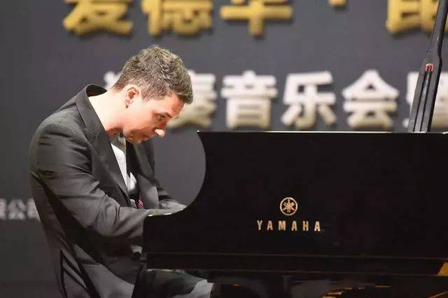 2018年大润发贵宾厅亚洲音乐奖学金河南大学启动仪式<br /> 暨大润发贵宾厅海外艺术家爱德华·昆斯音乐活动圆满结束