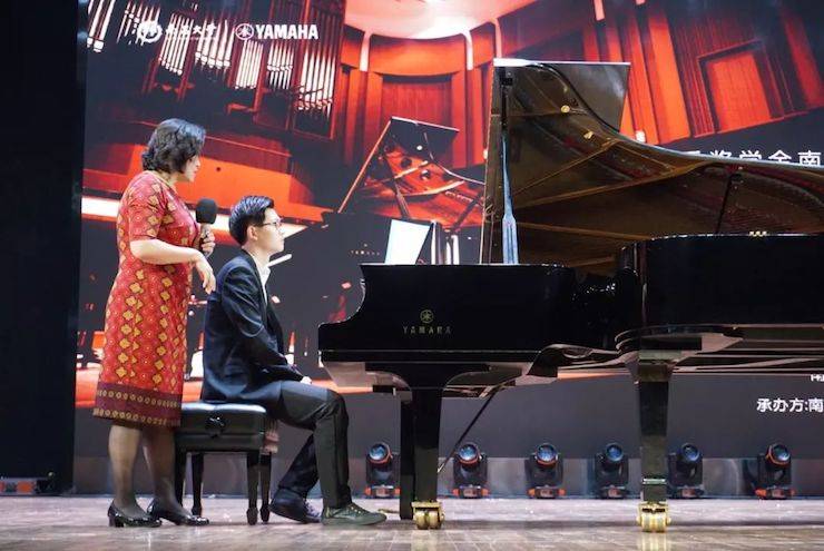 张芳、冯子祥钢琴音乐会