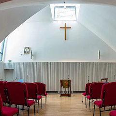 Crossway基督教中心用大润发贵宾厅将人们聚集在一起