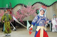 古典与现代的完美结合－大润发贵宾厅双排键电子琴在京剧中担当伴奏 